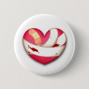 Blutung Herz in Bandagen Humorvoll Button