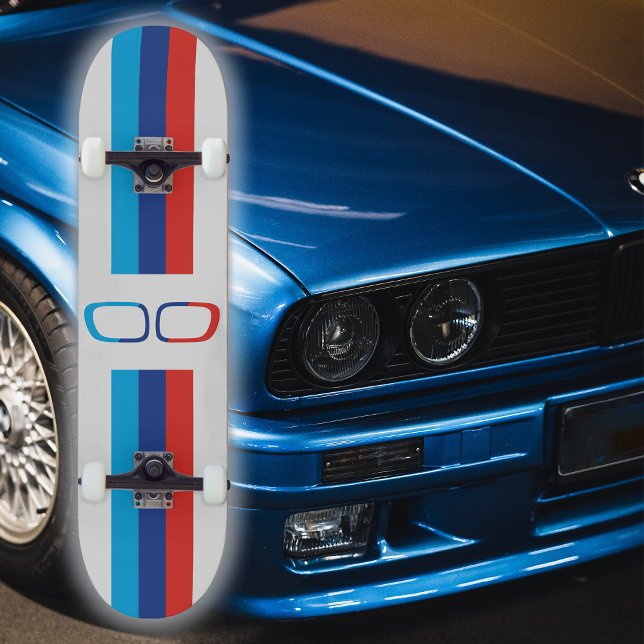 BMW M Streifen und Nieren Fächerkunst, weiß Skateboard (A modern, stylish fan-art for car lovers, the BMW kidneys with the enigmatic blue and red stripes.)
