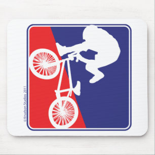 BMX Rider in Rot Weiß und Blau Mousepad
