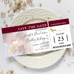 Boarding Pass | Burgund Save the Date Foto Einladung<br><div class="desc">Eleganter Bordeaux & Gold Save the Date Boarding Einladung mit einem Foto des glücklichen Ehepaares,  einem Goldfolienkompass und Flugzeug und einer Textvorlage,  die leicht zu personalisieren ist.</div>