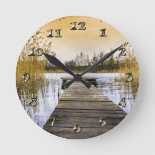 Boardwalk Dock on Ukraine River Runde Wanduhr
