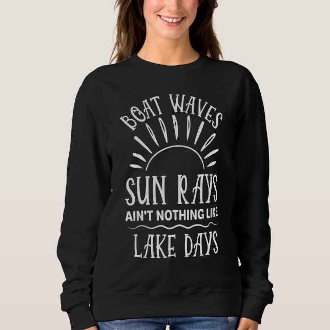 Boat Waves Sun Rays Artist Nothing like Lake Days  Sweatshirt (Vorderseite)