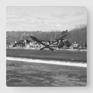 Boathouse Row winter b/w Quadratische Wanduhr