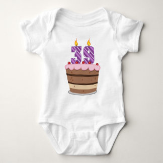 Body 39 ans sur le gâteau d'anniversaire