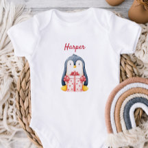 Body bébé avec un manchot tenant une boîte cadeau
