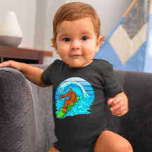 Bébé drôle garçon Bigfoot Sasquatch surfant sports