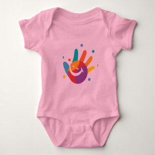 Body bébé empreinte de main colorée et sourire ado