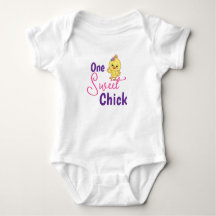 Bébé mignon poussin un doux poussin blanc bavoir b