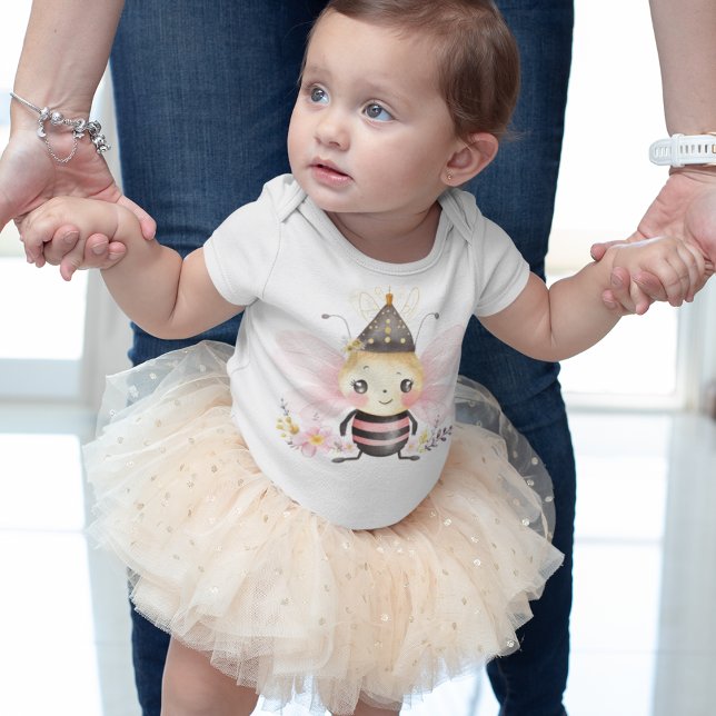 Body Bumble Bee mignonne avec Fleurs et Casquette Brown (Cute pink bumble bee wearing a crown with flowers and cute pink wings and smiling.  Gift for girls. )