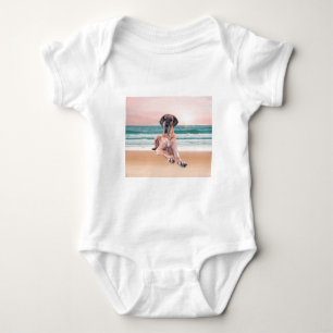 Body Coutume Grand Chien Danse assis sur la plage