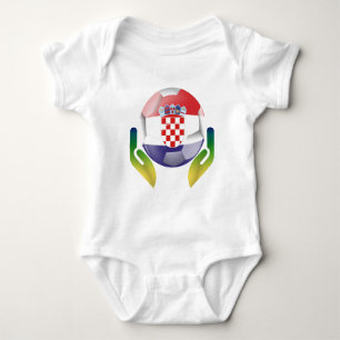 Body Croatie football entre des mains protégées