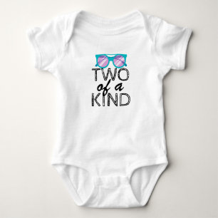 Body DEUX, bébé jumeau grandit, bébé drôle