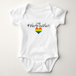 Body En valeur le bébé Onsie d'attente avec le coeur