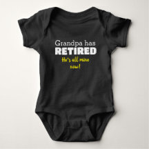 Enfant et grand-père à la retraite