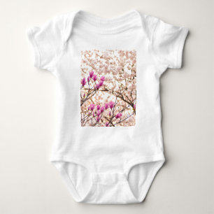 Body Fleur de printemps rose pourpre en floraison