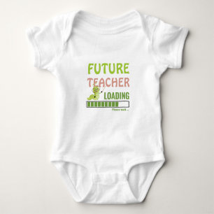 Body Futur Enseignant Chargeant une Douce Chenille sous