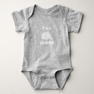 Body Happy Camper en blanc avec Arrière - plan bleu