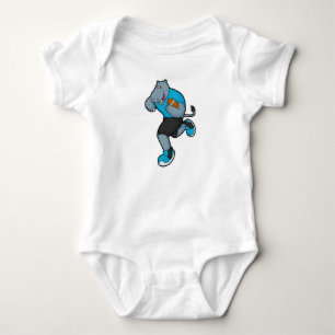Body Hippo comme joueur de football avec football
