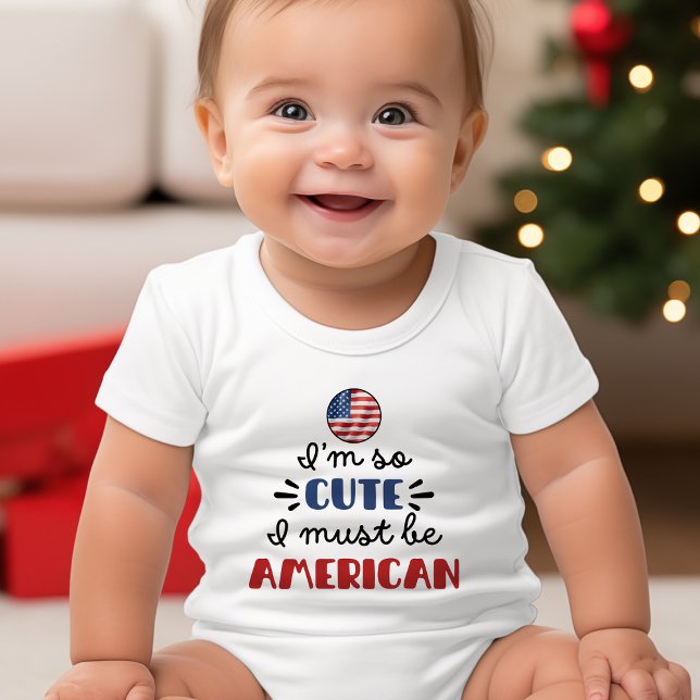 Body Je suis tellement mignon, je dois être Américain (I am so cute I must be American Baby Bodysuit)