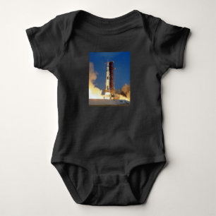 Body La Terre tremble tandis que Saturn V embrase le ci