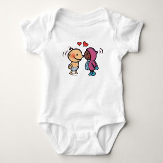 Body Le nez esquimau amical embrasse des enfants