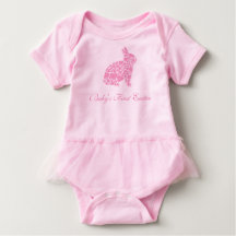 Le premier lapin de coeur rose de Pâques