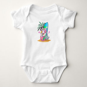 Body Licorne avec planche de surf sur la plage