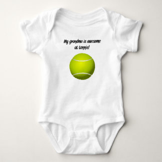 Body Ma grand-maman est impressionnante au tennis