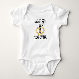 Body Maman ne peut pas résister aux avocats