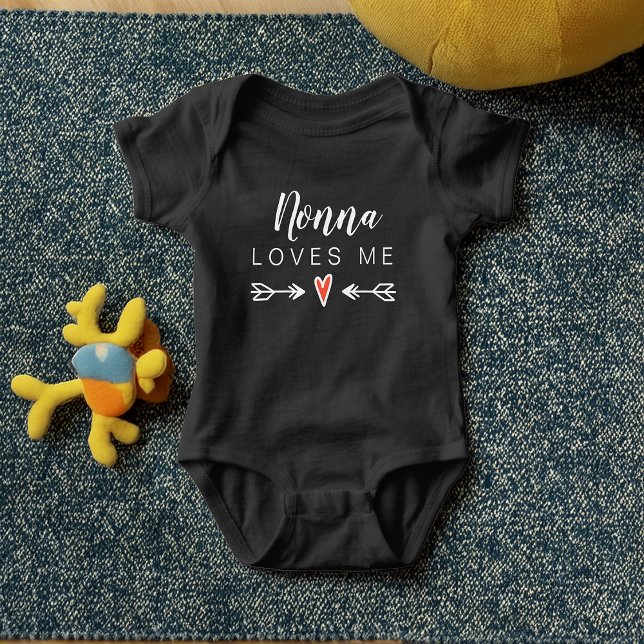 Body Mignonne grand-mère Nonna m'aime Personnaliser (Cute Grandma Nonna Loves Me Customize Baby Bodysuit)