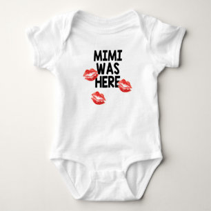 Body MiMi était embrasse ici la combinaison de bébé