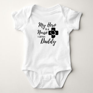 Body Mon héros est une infirmière que je l'appelle papa