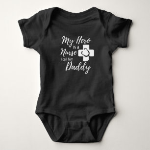 Body Mon héros est une infirmière que je l'appelle Papa