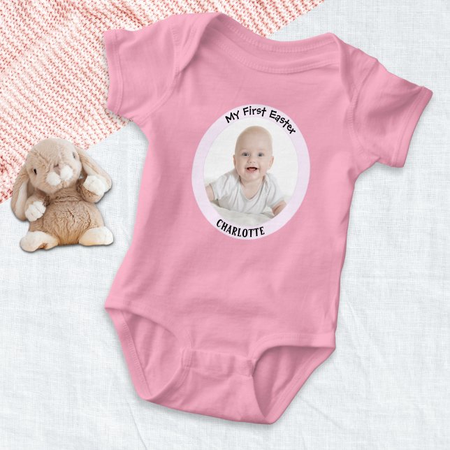 Body Mon premier Pâques Photo joli rose mignon (A cute bodysuit for baby's first Easter, with custom photo in a pink 'frame' and baby's name)