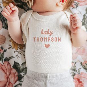 Body Nom de bébé personnalisé Faire-part de coeur rose