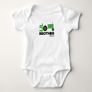 Body Petit frère jumelé à un tracteur