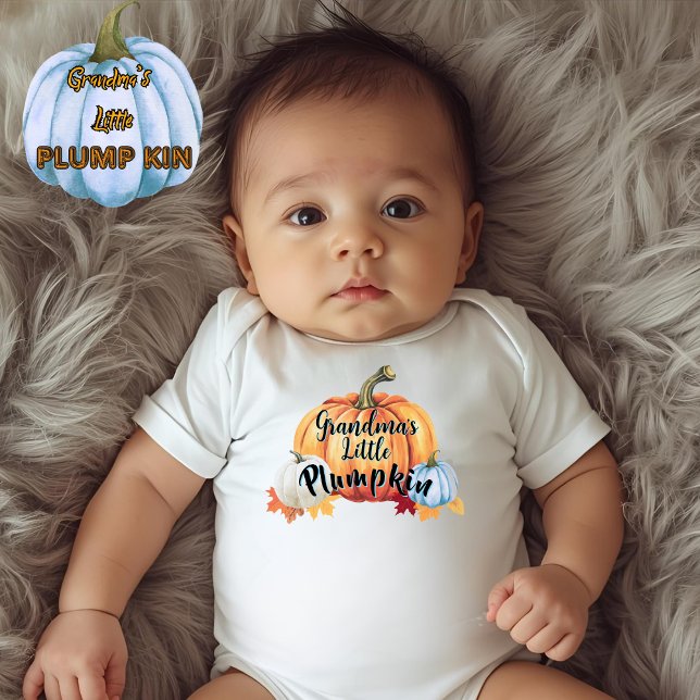 Body Petite citrouille de grand-mère Typographie drôle  (Cute, personalized "Grandma's Little Plumpkin" pastel pumpkin and fall leaves baby bodysuit)