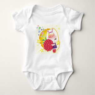 Body Petite fille mignonne avec framboise