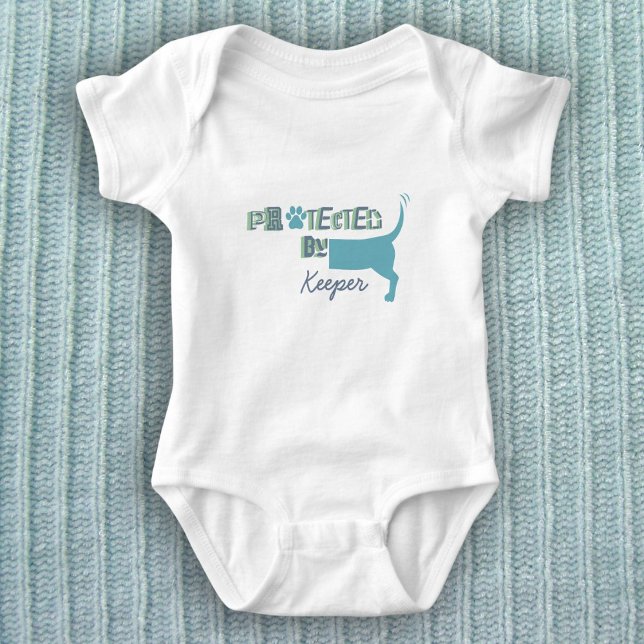 Body Protégé Par Nom De Chien Mignonne Bodysuit Bébé ("Protected By" baby bodysuit for your newborn can be customized with your dog's name!)