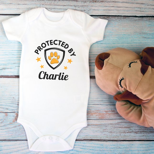 Body "Protégé par" Nom de chien personnalisé mignon ("Protected By" Custom Dog Name Cute Baby Bodysuit)