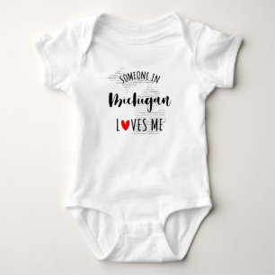 Body Quelqu'Un Au Michigan M'Aime Carte Bébé Bodysuit
