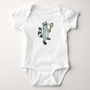 Body Racoon comme joueur de tennis avec raquette de ten