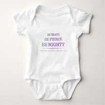 Soyez plante grimpante infantile courageuse