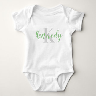 Body T-Shirt bébé avec nom vert personnalisé et initial