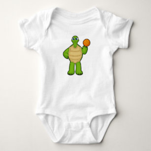 Body Tortue en tant que joueur de basket-ball avec bask
