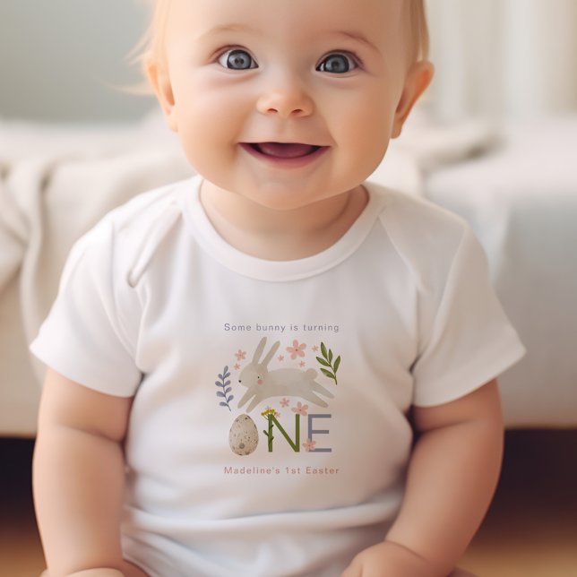 Body Un petit lapin fête son premier anniversaire de Pâ (Créateur téléchargé)