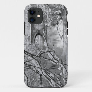 Bogen-Brücke über gefrorenem Fluss im Winter iPhone 11 Hülle