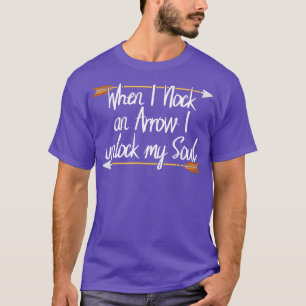 Bogenschießen, wenn ich einen Pfeil anhebe, lösche T-Shirt