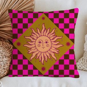 Bohemianisches Sonnen-Gesicht auf fuchsia-karierte Kissen