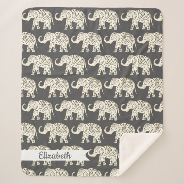 Bohemisch Beige Lotus Elephants & Name in Script Sherpadecke (Vorderseite)